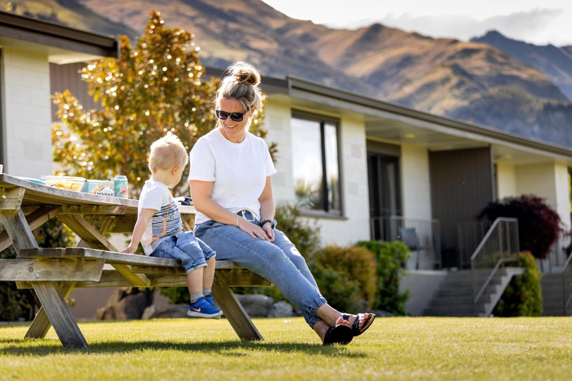 Wanaka Top 10 Holiday Park Екстер'єр фото