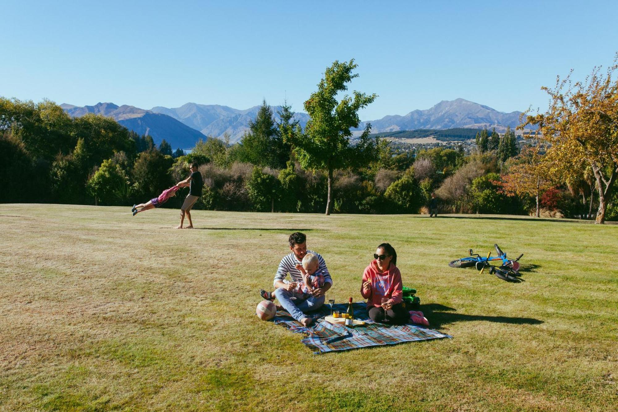 Wanaka Top 10 Holiday Park Екстер'єр фото
